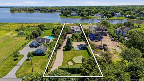 26 Sunset Ave, East Quogue, NY 11942