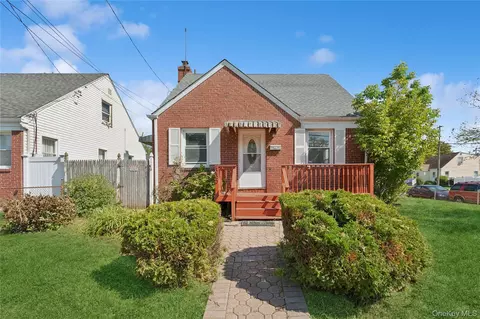 335 Locust Ave, Uniondale, NY 11553