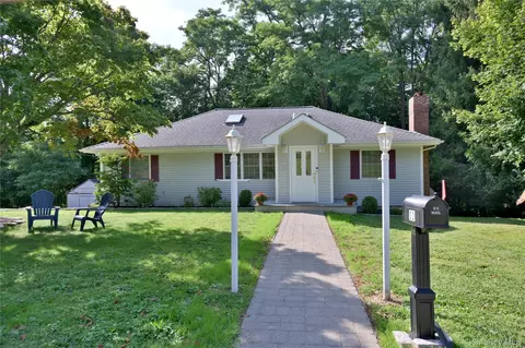 11 Lakeview Ter, Mahopac, NY 10541