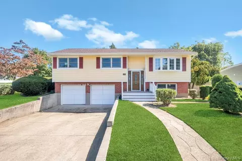 1399 Ackerson Blvd, Bay Shore, NY 11706
