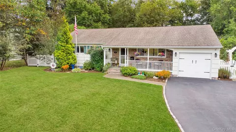 12 Marcus Rd, Clarkstown, NY 10994