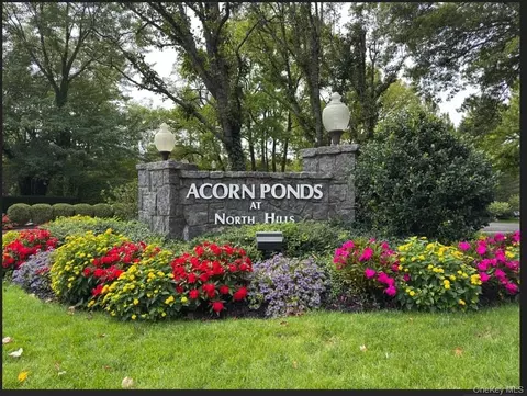 41 Fox Rdg, North Hempstead, NY 11576