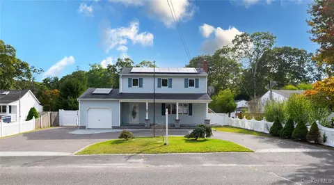 218 Wavecrest Dr, Mastic Beach, NY 11951