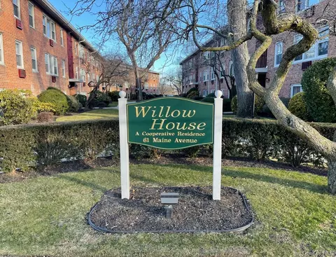 61 Maine Ave #F25, Rockville Centre, NY 11570