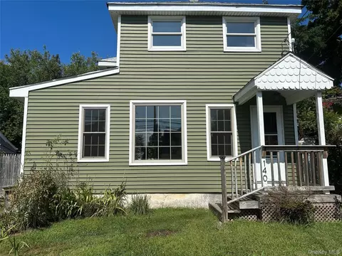 140 E Marie St, Hicksville, NY 11801