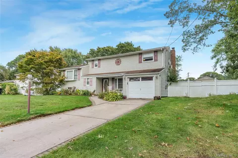 59 Riviera Dr, Selden, NY 11784