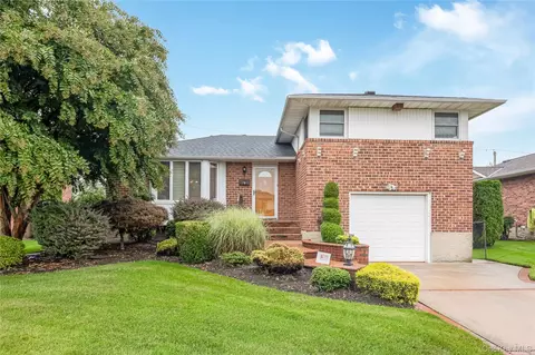 70 Norman Ln, Levittown, NY 11756