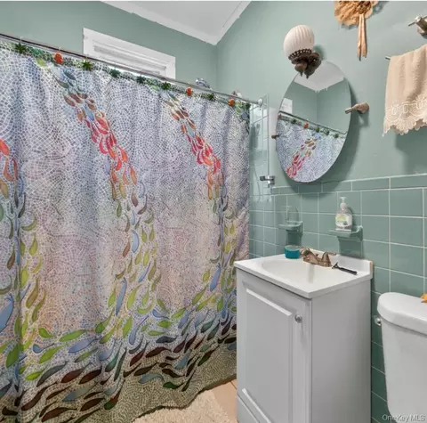 839 E 228th St, New York, NY 10466 photo 2