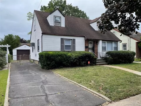 88 Acacia Ave, Hempstead, NY 11550