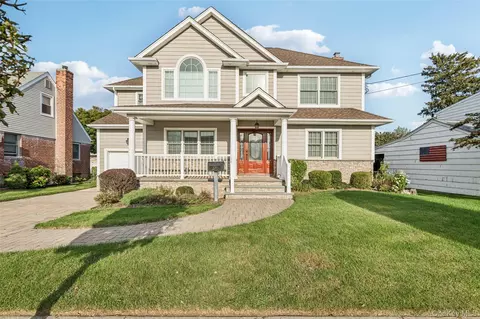 470 Argyle Rd, North Hempstead, NY 11501