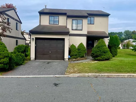 5 Raleigh Close, Wallkill, NY 10940