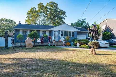 118 W 6th Street West 6th St, Islip, NY 11795