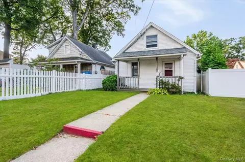 542 May St, Hempstead, NY 11550