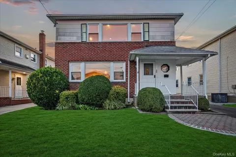 30 Gibson Blvd, Valley Stream, NY 11581
