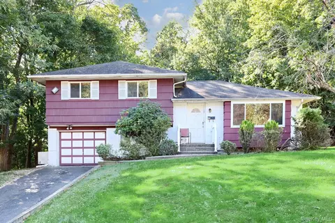 24 Hilltop Ln, Ramapo, NY 10952