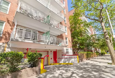 66-10 Thornton Pl #2F, New York, NY 11374