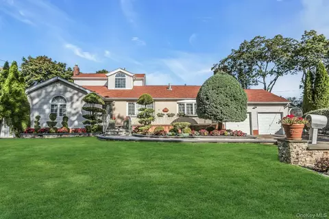 1436 7th St, West Babylon, NY 11704