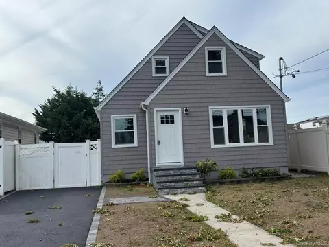 3154 Roxbury Rd, Oceanside, NY 11572