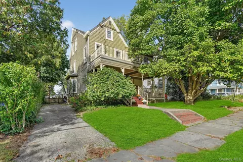 1120 Elm St, Peekskill, NY 10566