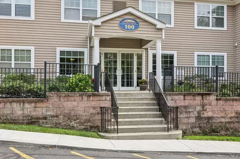 100 Woodcrest Ln #123, Mount Kisco, NY 10549