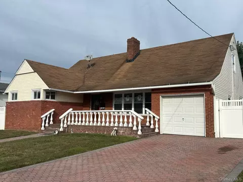 209 Nassau Ave, Freeport, NY 11520