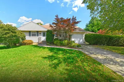 1483 Crown St, Wantagh, NY 11793