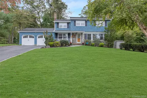 60 Oak St, Smithtown, NY 11787