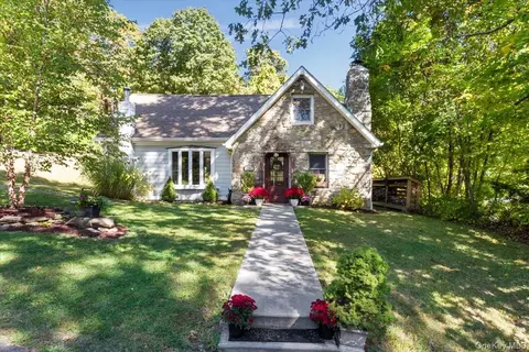12 Philipse Rd, Kent, NY 10512