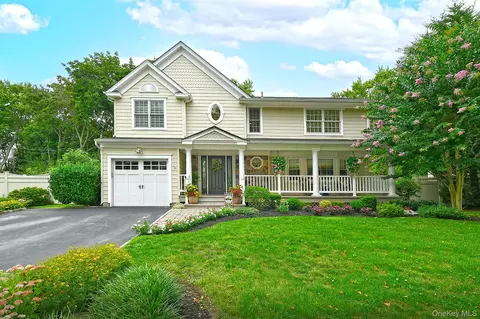 12 Pine Hollow Ln, Greenlawn, NY 11740