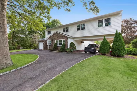 370 Blue Point Rd, Farmingville, NY 11738