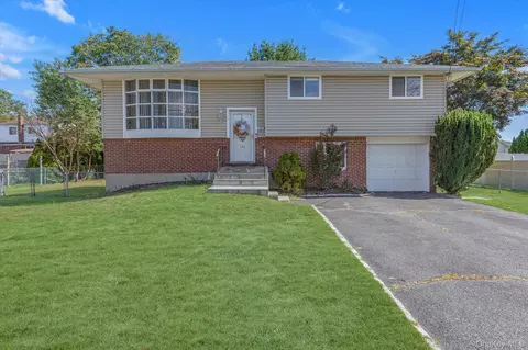 149 Osceola Ave, Deer Park, NY 11729