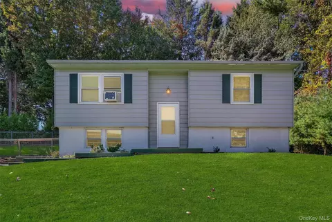 144 Stagecoach Pass, Beekman, NY 12582