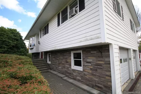395 Mooney Hill Rd, Patterson, NY 12563
