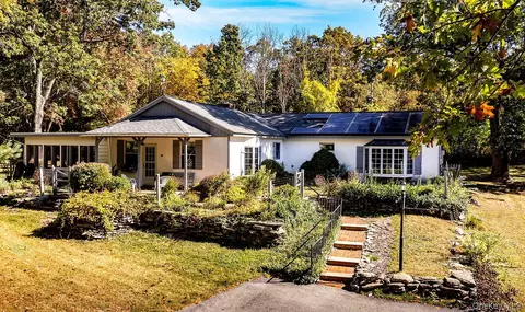 53 Tyrrel Rd, Pleasant Valley, NY 12569