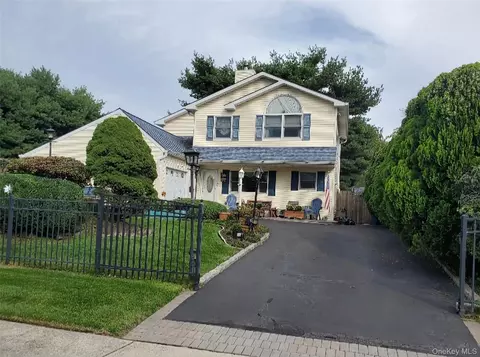 176 Avondale Dr, Centereach, NY 11720
