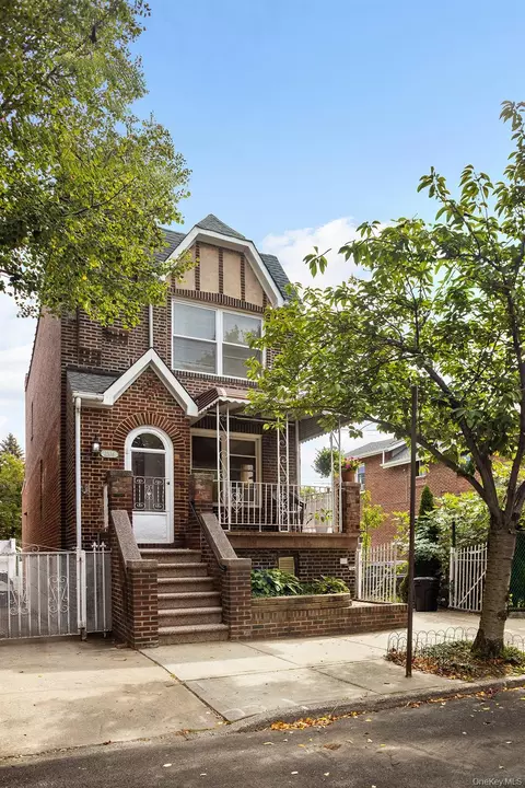 2536 Lurting Ave, New York, NY 10469