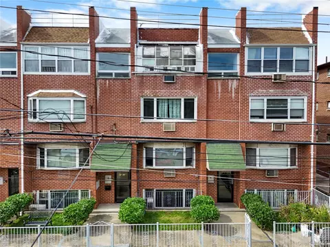 4620 161st St #B2, Flushing, NY 11358