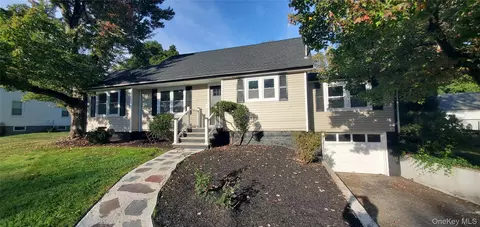 35 Seitz Ter, Arlington, NY 12603