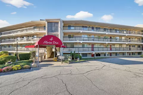 4 Marina Dr #A1, Mahopac, NY 10541