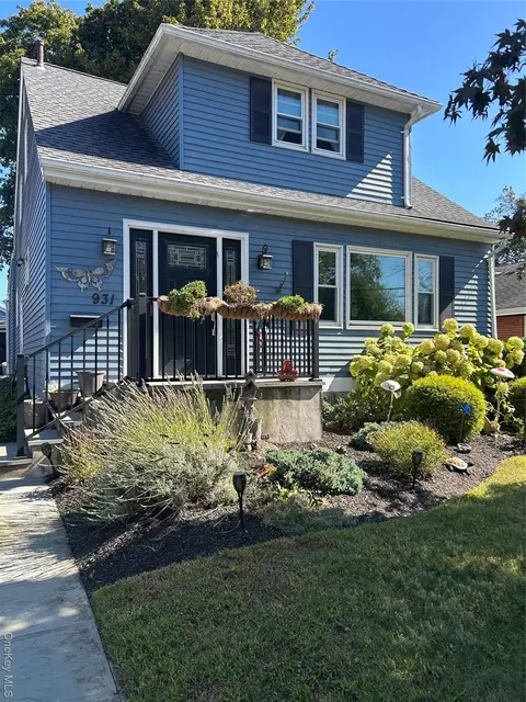 931 Mckinley St, Peekskill, NY 10566