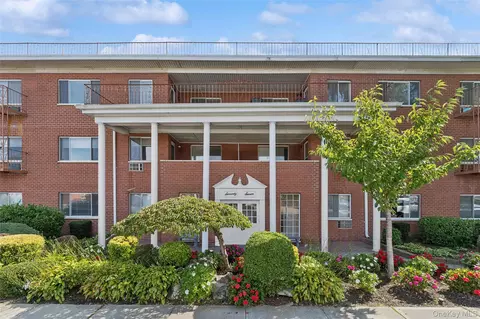 77 S Park Ave #C20, Rockville Centre, NY 11570