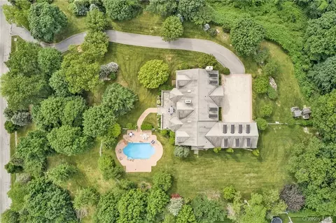 11 Fawn Ln, North Castle, NY 10504