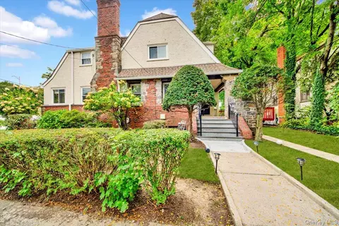 105 Frederick Pl, Mount Vernon, NY 10552