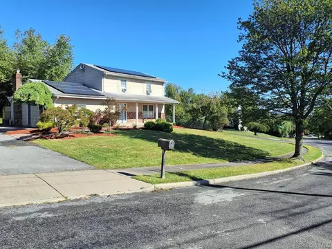 132 Neptune Dr, Monroe, NY 10950
