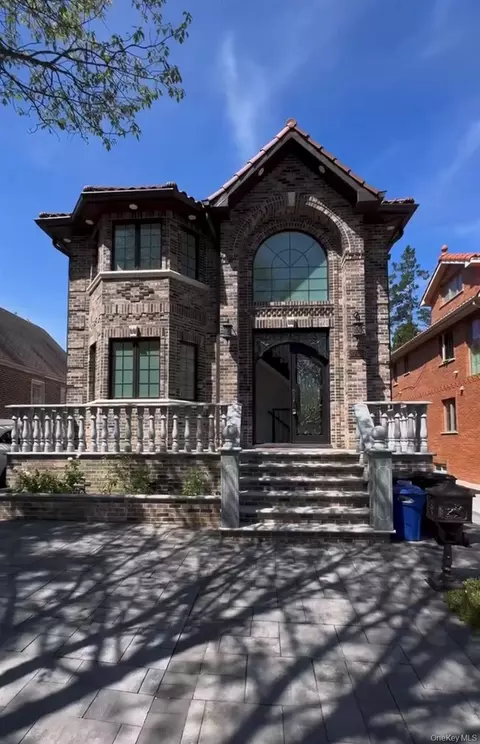 5728 Parsons Blvd #FRONT, New York, NY 11365