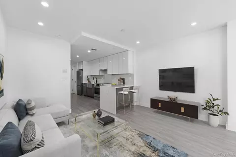 46-40 Vernon Blvd #3B, Long Island City, NY 11101