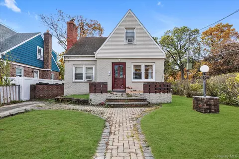 106 W Marshall St, Hempstead, NY 11550