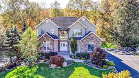 17 Cedar Dr, Tuxedo, NY 10987