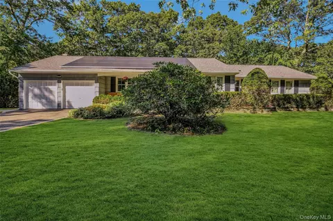19 Fox Rd, Setauket, NY 11733