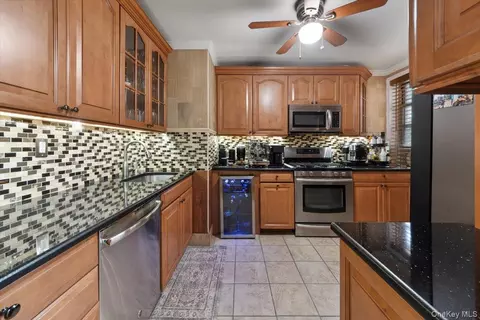 5 Sadore Ln #5P, Yonkers, NY 10710
